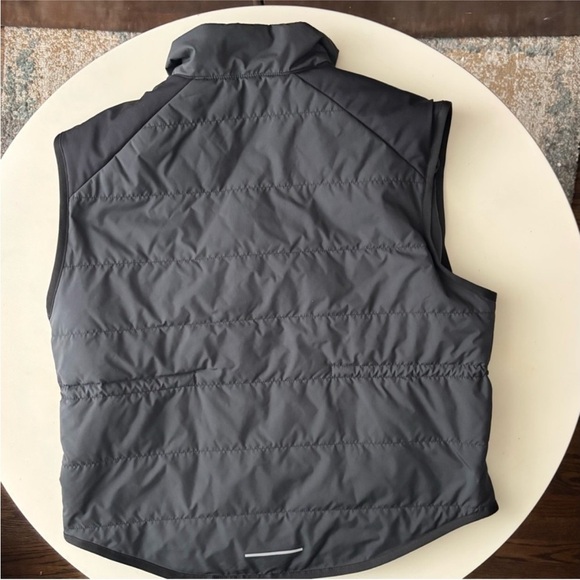 Nike Women's Therma-FIT Swift Running Vest Size Medium Black New - Picture 6 of 10